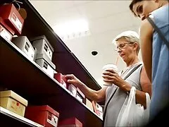 Sexy kurviges Mädchen saugen und ficken in einem vater fickt Auto
