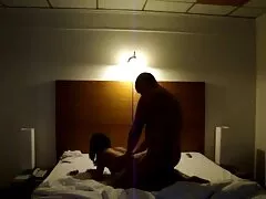Weißes Mädchen hält sich gegen stiefvater fickt stieftochter BBC Face Fucking Session